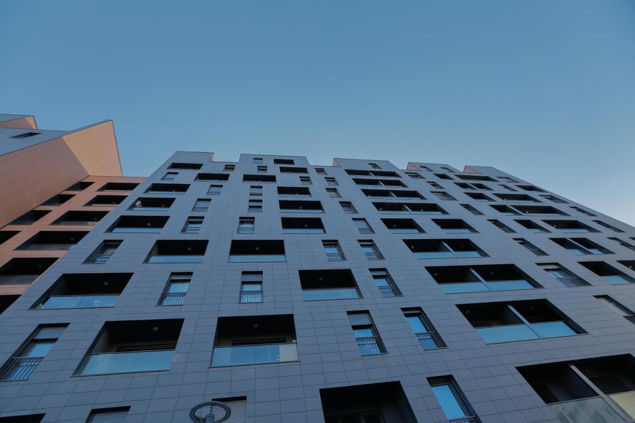 Miku Apartment - Vibrant 1Bd Apartment At Olympic Residence تيرانا المظهر الخارجي الصورة